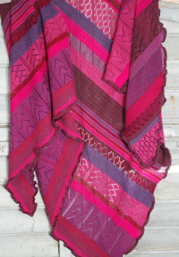 Invero Dreiecktuch Kyra Beere, reine Merinowolle extrafein